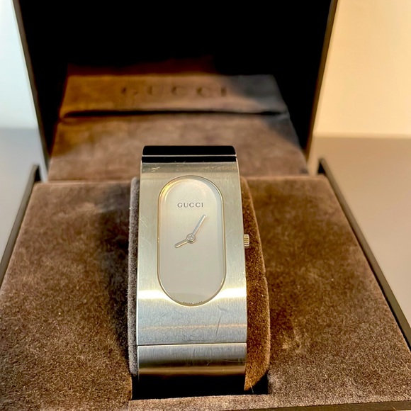 Authentic Gucci 2400 Series Stainless  Steel Watch - Picture 1 of 13